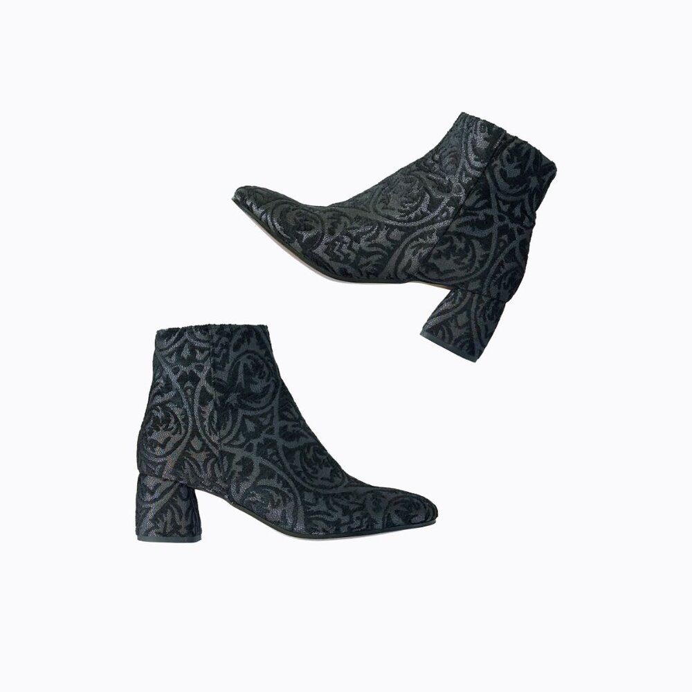 Axel Italian Booties 8.5 Black Tapestry Floral Block Heel Whimsigoth Victorian